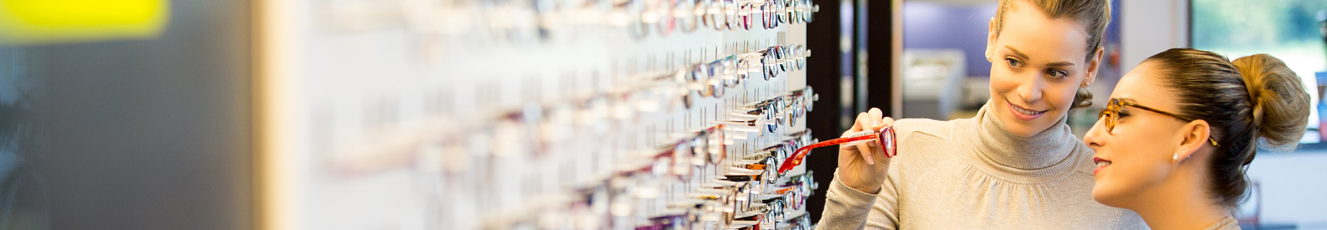 Background image for Optique Opticians section
